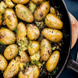 New Potatoes with Garlic and Dill_image