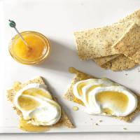 Almond-Poppy Crackers with Cottage Cheese and Honey_image
