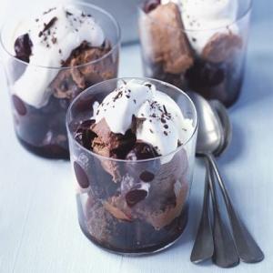 Black Forest sundaes with brownies_image