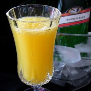 Buck's Fizz - Champagne and Orange Cocktail_image