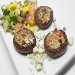 Grilled Mushrooms Stuffed with Basil and Blue Cheese Butter_image