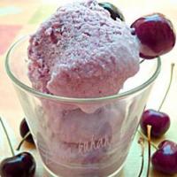 Homemade Cherry Ice Cream_image