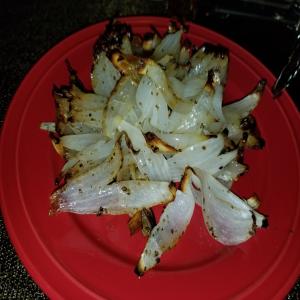 Herb-Buttered Grilled Onion Bloom (Foil Packet)_image