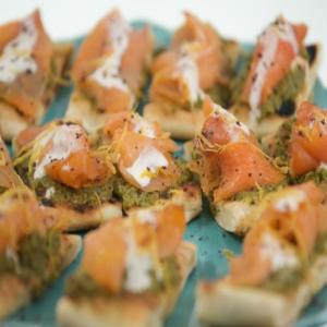 Smoked Salmon Canape with Green Olive Grapefruit Tapenade_image