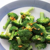 Steamed Broccoli with Garlic Oil image