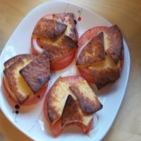 Broiled Tomato Slices With Gouda Cheese image