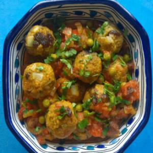Oriental vegan meatballs in tomato sauce_image