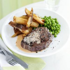 Fillet steak, chips & quick pepper sauce_image