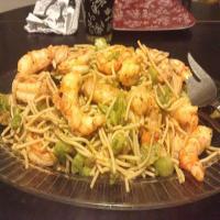 Garlic shrimp in broccoli pasta_image