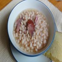 Simple Crock Pot Ham Hock and Beans_image