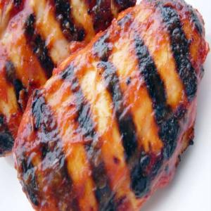Grilled Chicken Basted With Red Horseradish Sauce_image