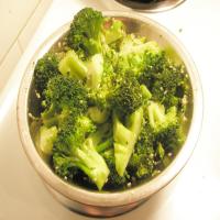 Broccoli With Sesame Seeds and Scallions image