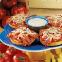 Bacon-Tomato Bagel Melts_image