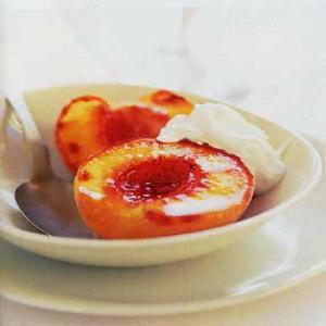 Broiled Peaches with Crème Fraîche_image