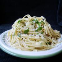 Spaghetti With Garlic, Olive Oil and Chile Pepper Simple!_image