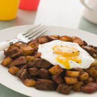 Sunny-Side up Egg With Sweet Potato Hashbrowns_image