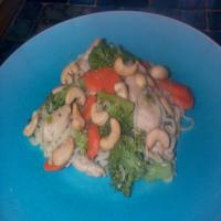 Chicken, Broccoli, and Cashew Stir-Fry (Flat Belly Diet Recipe) image