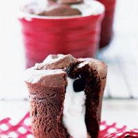 Joe's Molten Marshmallow-Chocolate Cakes_image