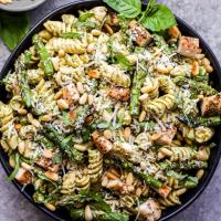Grilled Chicken and Asparagus Pesto Pasta_image