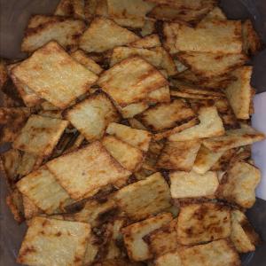 Easy Keto Cheese Crackers_image