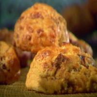 Quick Bacon-Cheddar Biscuits_image