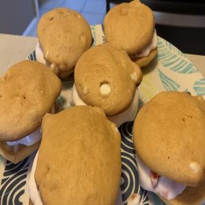 Strawberry Whoopie Pies Recipe by Tasty image