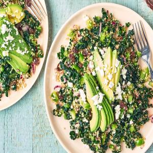Quinoa salad with shredded greens & raisins_image
