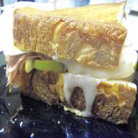 Cash Store's Grilled Ham, Brie & Pear Sandwich_image