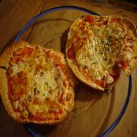 Fast and Easy Pita Pizza in Less Than 10 Minutes!_image
