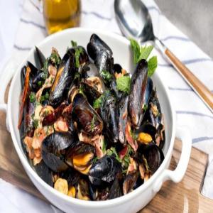 Mussels with Mint, Chiles, and Bacon_image