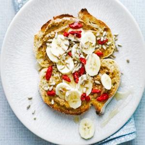 Almond butter, banana, goji berries & sunflower seed tartine_image
