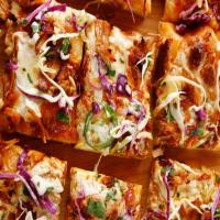 BBQ Chicken Pizza with Spicy Slaw_image