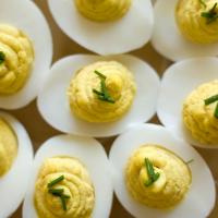 Deviled Eggs with Bacon and Chives_image