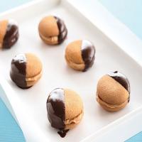 Chocolate-Dipped Peanut Butter Sandwich Cookies_image