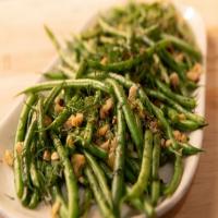 Haricots Verts with Dill and Hazelnuts_image