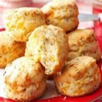 FLAKY CHEDDAR-CHIVE BISCUITS_image