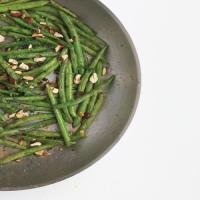 Green Beans with Hazelnuts and Parsley_image