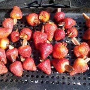 Grilled Bacon-Stuffed Strawberries_image