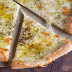 Simple White Cheese Pizza_image