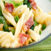 Pasta With Peas, Prosciutto and Lettuce image