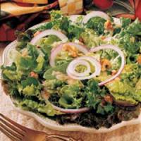 Green Salad with Onion Dressing_image