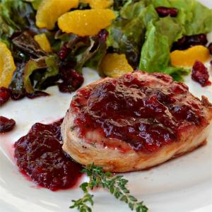 Pork Cutlets with Cranberry Wine Sauce_image