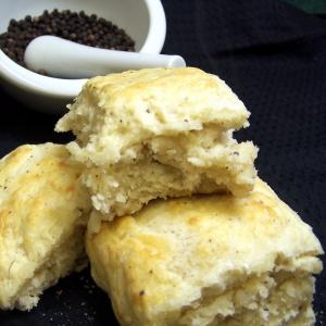 Peppery White Cheddar Biscuits image