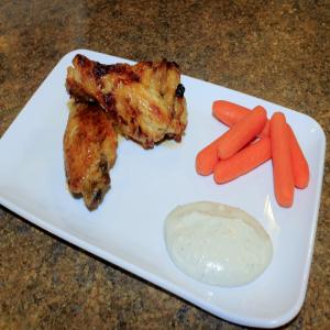 Buffalo Chicken Wings With Blue Cheese Dip_image