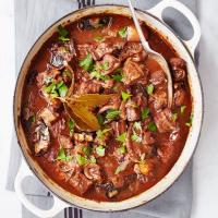 Beef in red wine with melting onions image