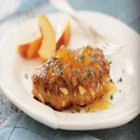 Almond- and Peach-Crusted Pork Chops_image
