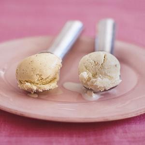 Egg-Free Old-Fashioned Vanilla Ice Cream image