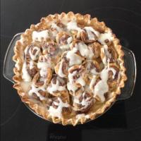 Cinnamon Roll Apple Cream Pie_image