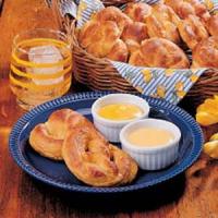 Pretzels with Cheese Dip_image