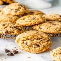 Chocolate Chip Peanut Butter Oatmeal Cookies_image